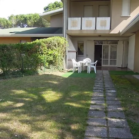 Enjoy A With Pool, Garden And Fireplace *