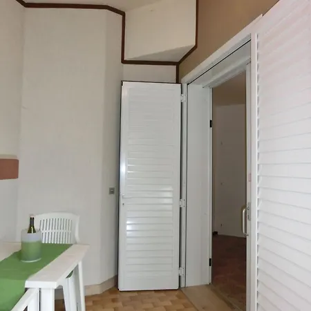 Enjoy A With Pool, Garden And Fireplace