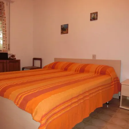 With Pool, Garden And Fireplace Apartamento *